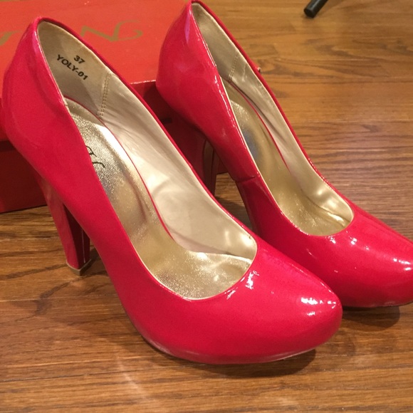 💃BOGO FREE Red Pumps High Heels New in Package - Picture 6 of 8